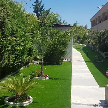 Апарт-отель Palm Village Вилласимиус
