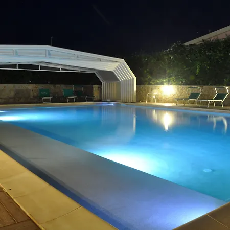 Palm Village 3*
